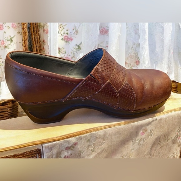 🌟 Sale Sanita Red Leather Clogs Shoes Size 39 - Picture 3 of 14